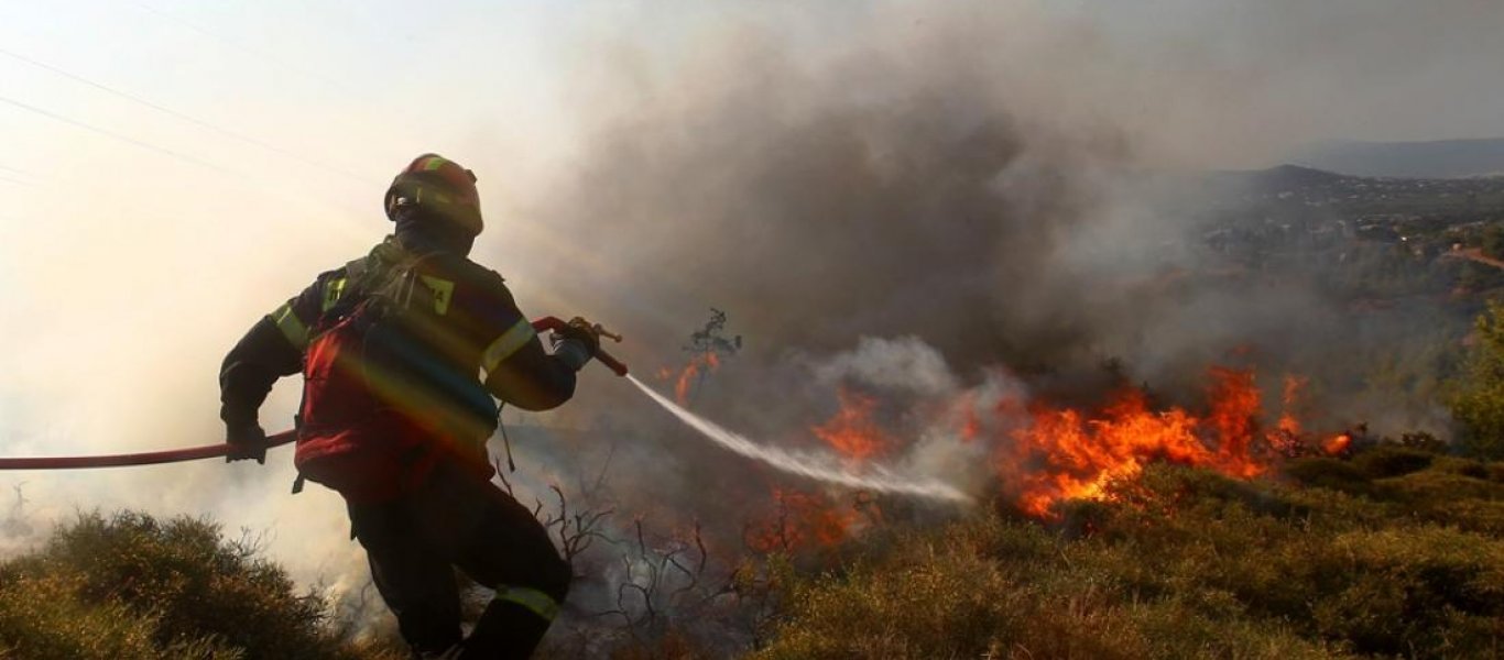 Κόλαση φωτιάς στην Κινέτα -Εκκενώθηκαν τρεις οικισμοί, καίγονται σπίτια (βίντεο)