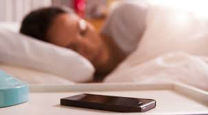 Πόσο τα κινητά επηρεάζουν τον ύπνο μας;