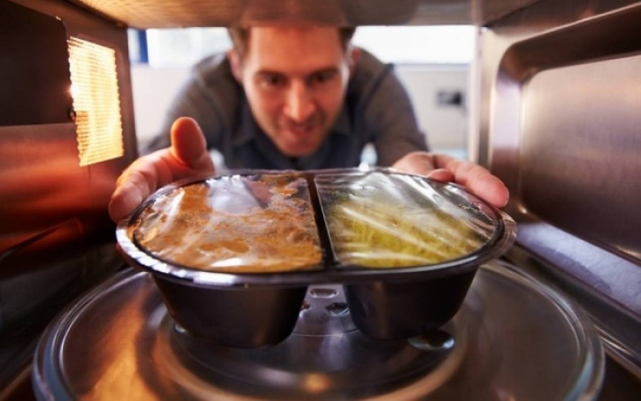 Πώς ο φούρνος μικροκυμάτων μπορεί να πλήξει  την υγεία σας