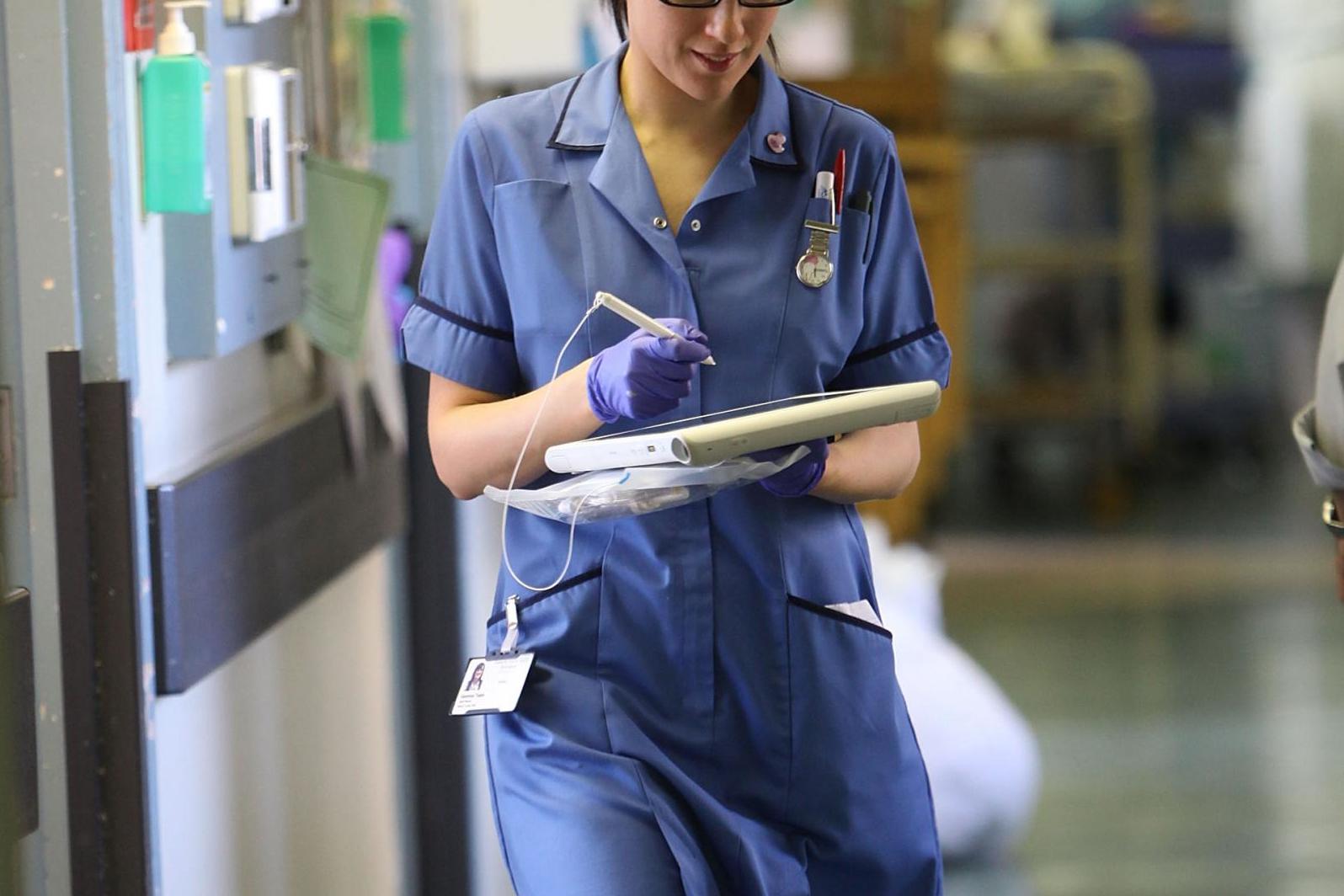 Δέλεαρ εκπτώσεις σε σούπερ μάρκετ σε νοσηλευτές για να παραμείνουν στο NHS