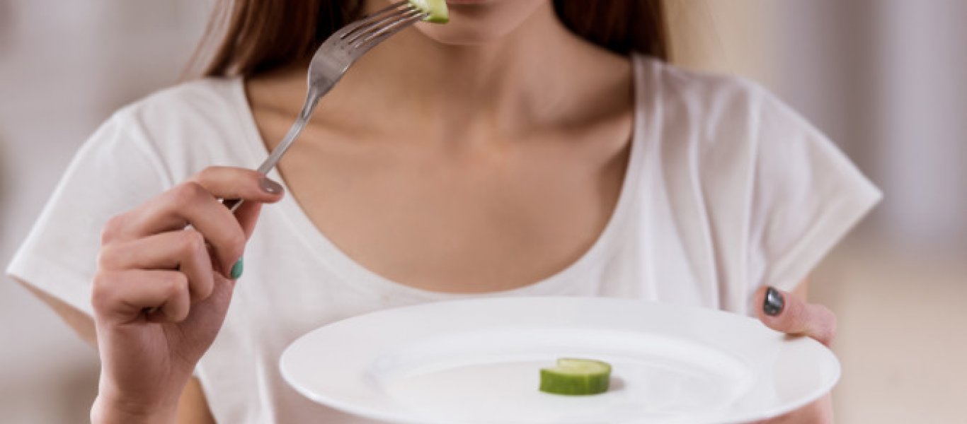 Διατροφικές διαταραχές: Πώς συνδέονται με την εικόνα σώματος και ποια τα μέτρα πρόληψης στην εφηβεία