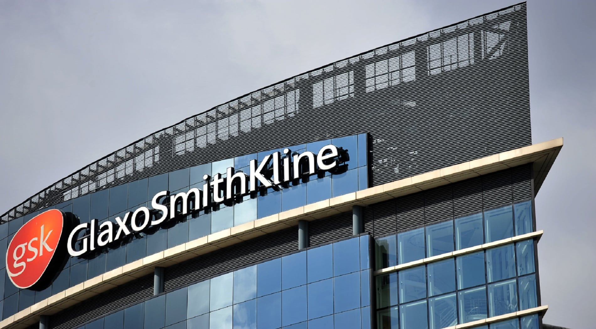 Η GSK προσφέρει μακιγιάζ για γυναίκες που ζουν με λύκο