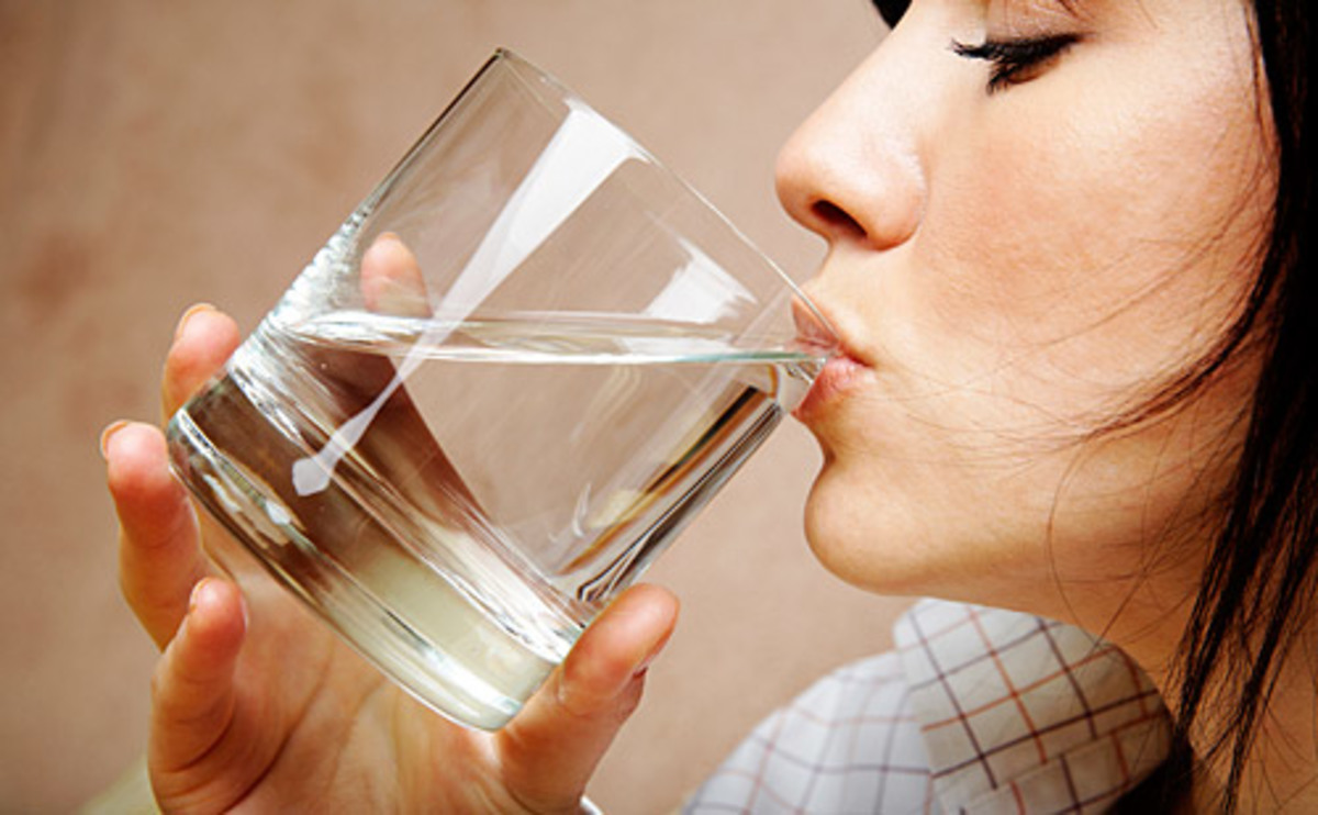 Τι συμβαίνει στο σώμα μας όταν πίνουμε νερό με άδειο στομάχι