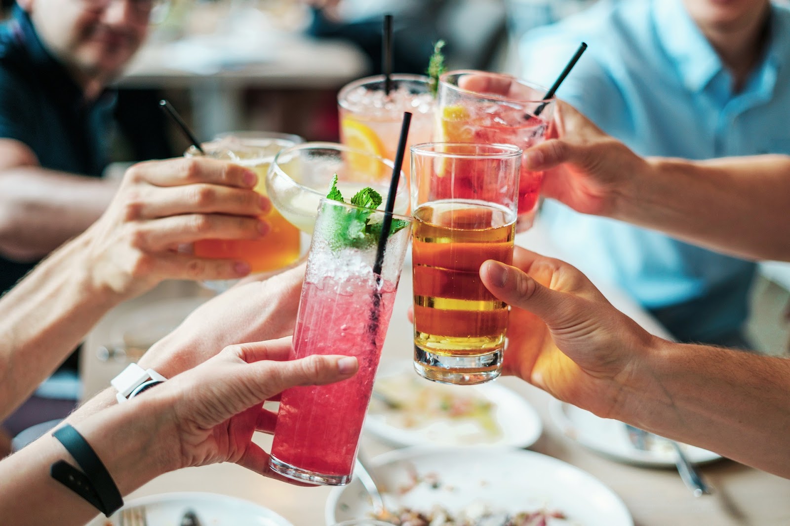 Νέα ανατρεπτική έρευνα για όσους καταναλώνουν αλκοόλ