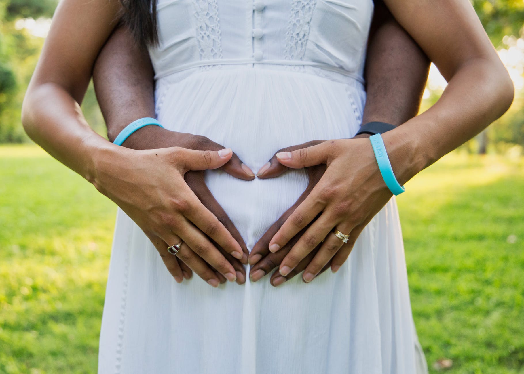 Ποια συμπτώματα μπορεί να μπερδέψουν κύστη ή εγκυμοσύνη