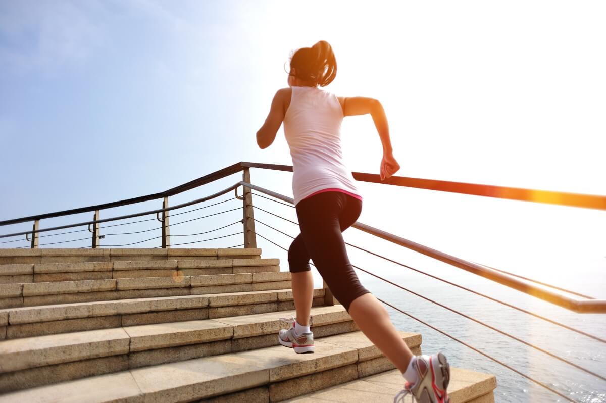 Αθλητισμός: Τρέξιμο ή τζόκινγκ – Τα οφέλη τους στην υγεία [vid]