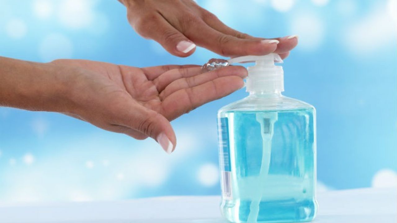 Το πλύσιμο με σαπούνι ή το αντισηπτικό τζελ εξαλείφει τον ιό;