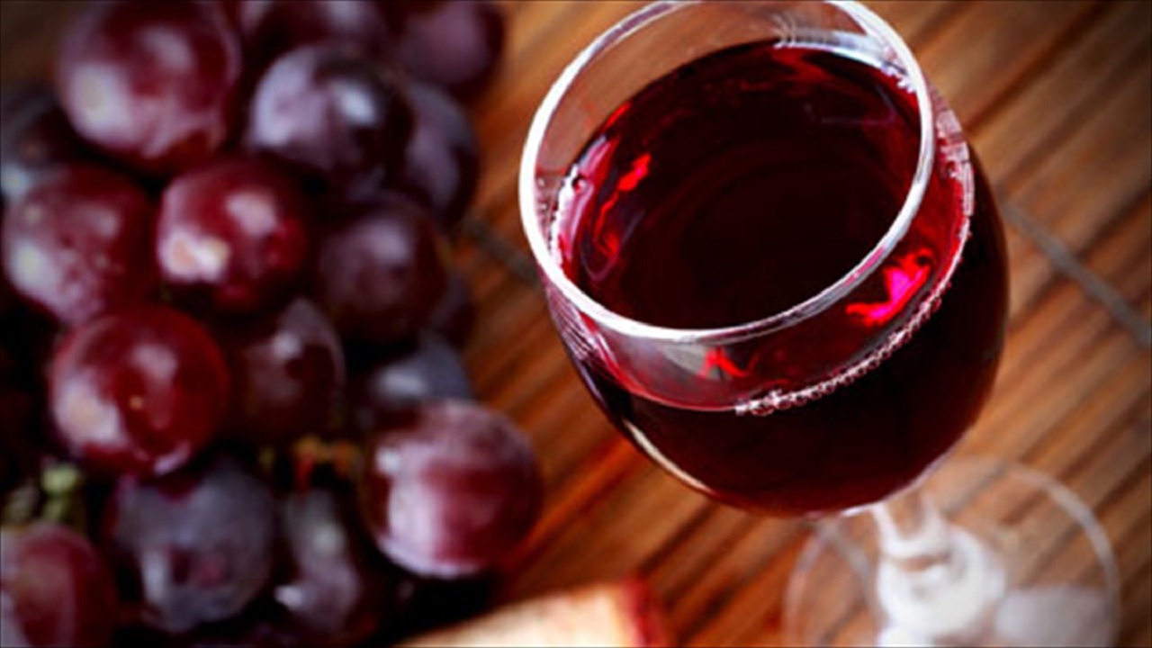 Το κόκκινο κρασί ‘μιμείται’ τη δράση των οιστρογόνων