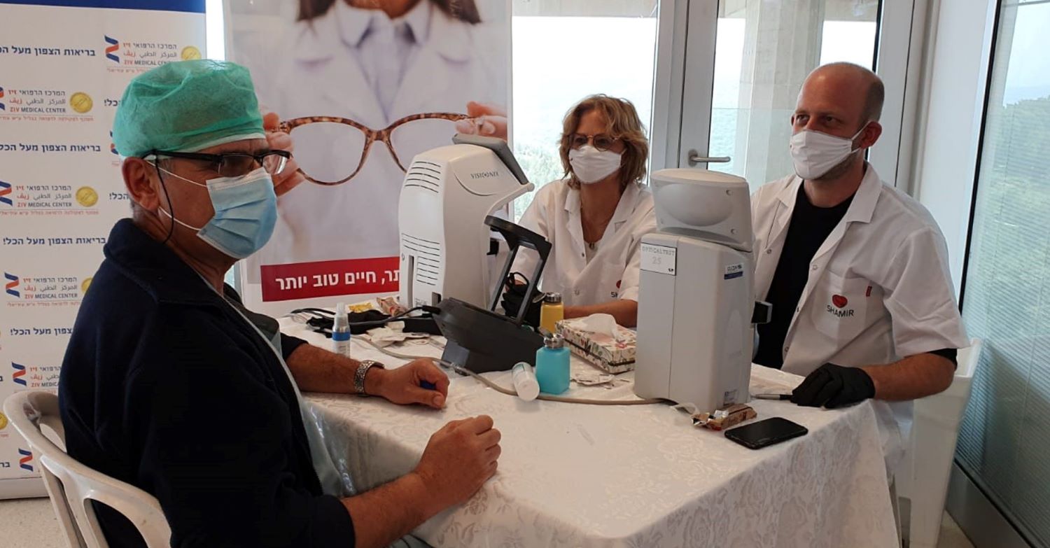 Ιατρική μάσκα: Καινοτόμος τεχνολογία δίνει λύση στο θόλωμα των γυαλιών