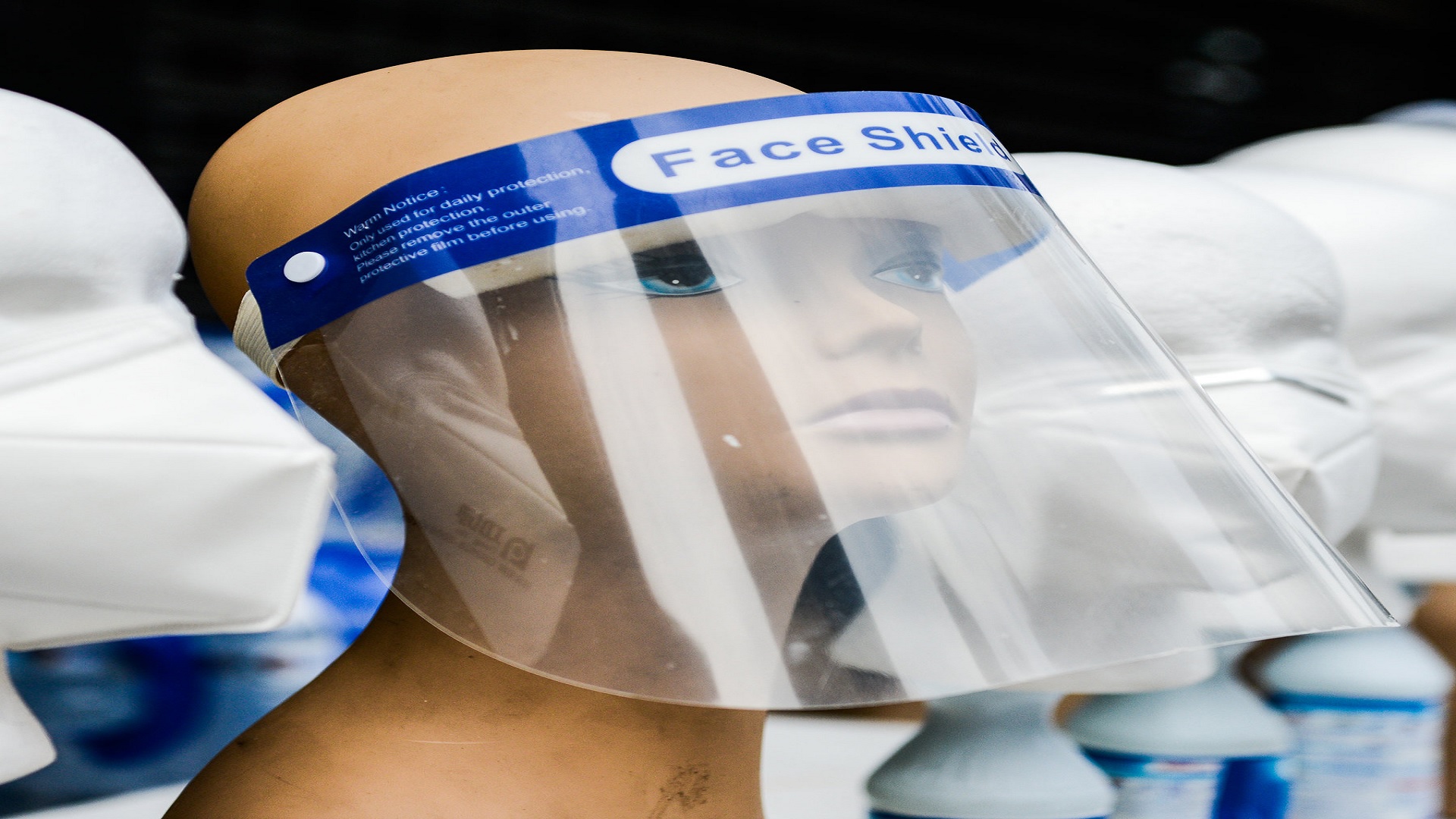 Μπορούν οι ασπίδες προσώπου να αντικαταστήσουν τις μάσκες για την πρόληψη της COVID-19;