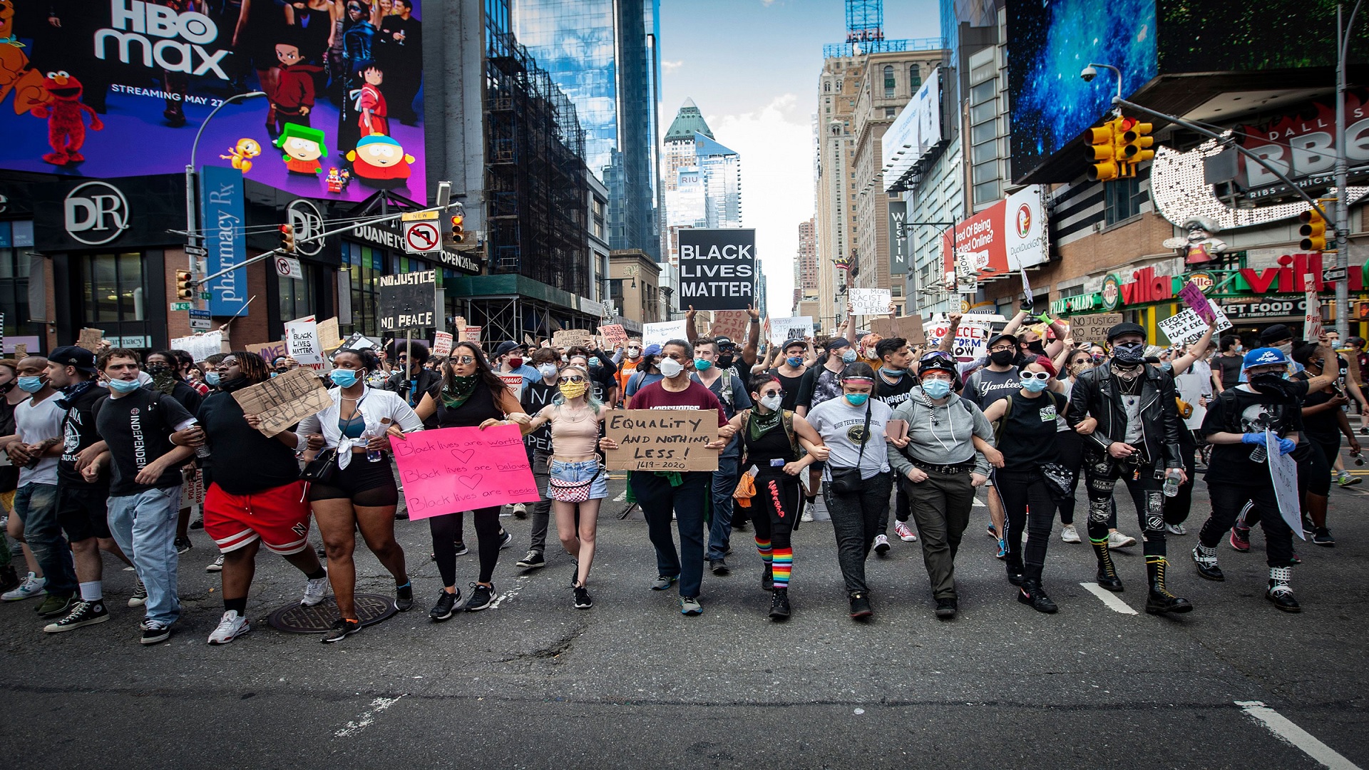 Ανησυχία για νέο κύμα πανδημίας λόγω μαζικών διαδηλώσεων στις ΗΠΑ