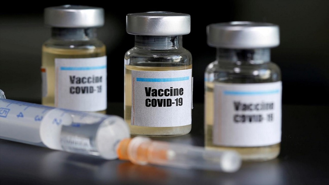 Η Ρωσία επιχειρεί να επισπεύσει τη βιομηχανική παραγωγή εμβολίων