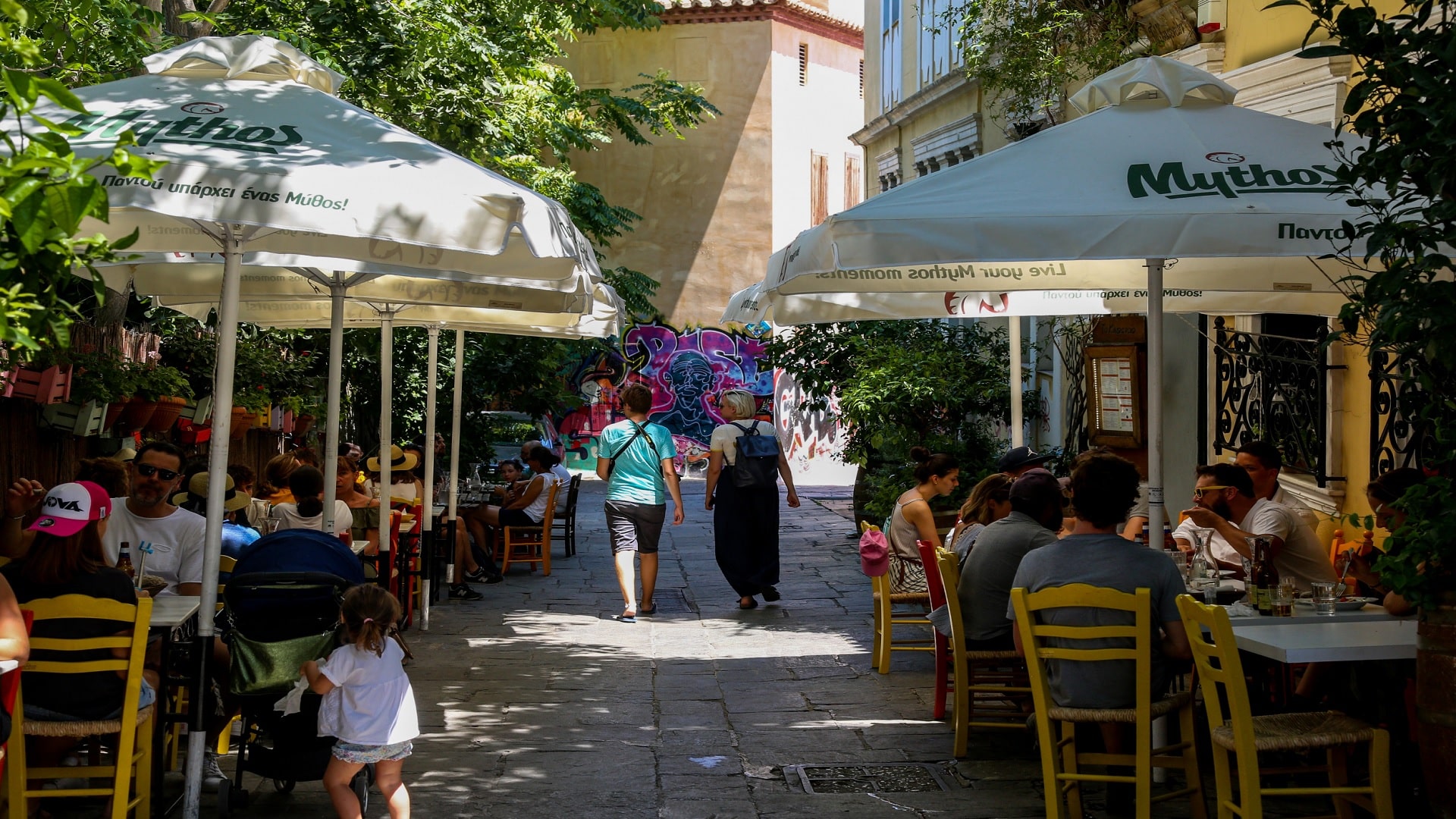 Νέα περιοριστικά μέτρα, ματαίωση ΔΕΘ και ρολά στα μπαρ