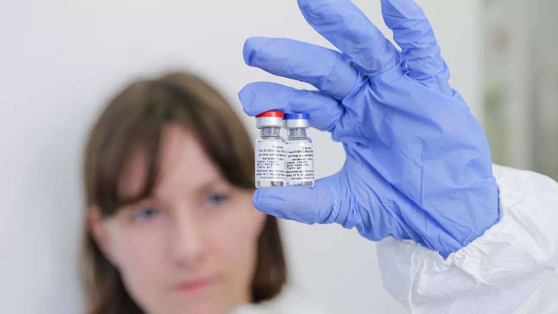 H Ρωσία επιμένει στην παραγωγή του εμβολίου της κατά του κοροναϊού
