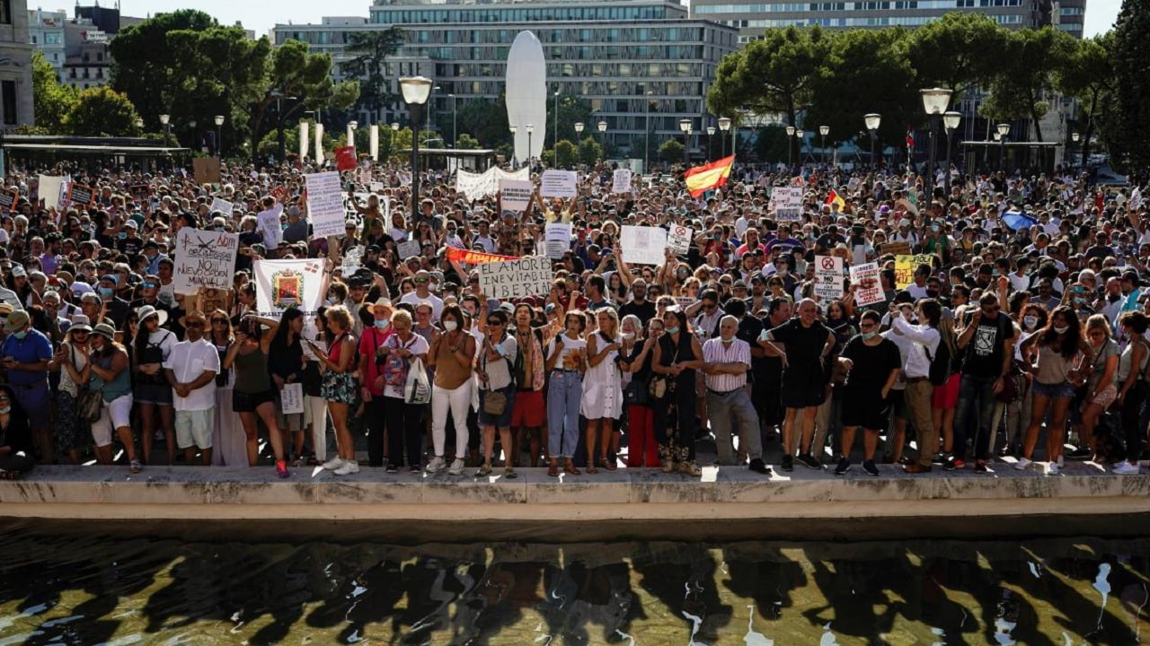 Οι πολέμιοι των μέτρων βγήκαν στους δρόμους στην Ισπανία