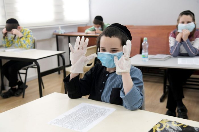 Παιδιά : Είναι ασφαλής η χρήση της μάσκας στα σχολεία ;