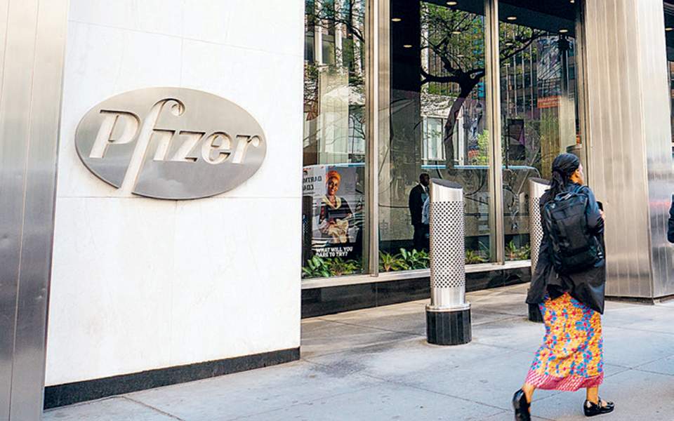 Pfizer Θεσσαλονίκη : Η Γενική Πρόξενος των ΗΠΑ στο τεχνολογικό κέντρο καινοτομίας