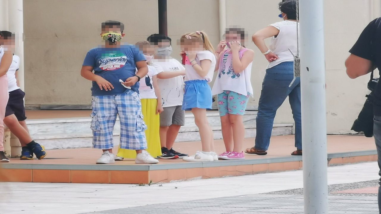 Κορωνοϊός μάσκες σχολεία: Διέκοψε την παραγωγή η ΚΕΔΕ μετά το φιάσκο