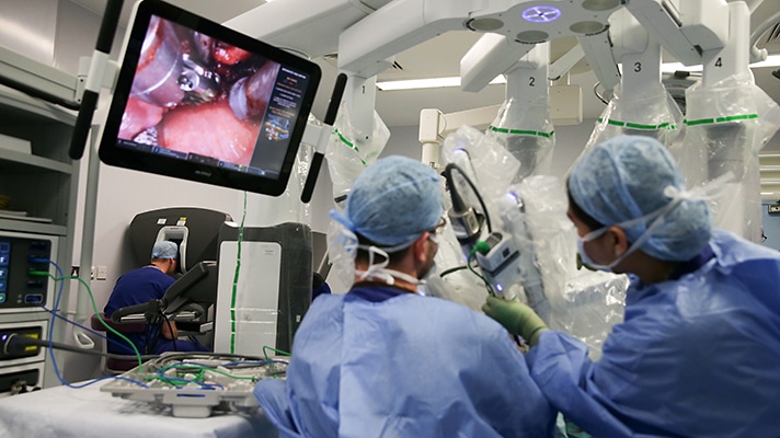 robot-surgery-GettyImages-needscredit-712.jpg