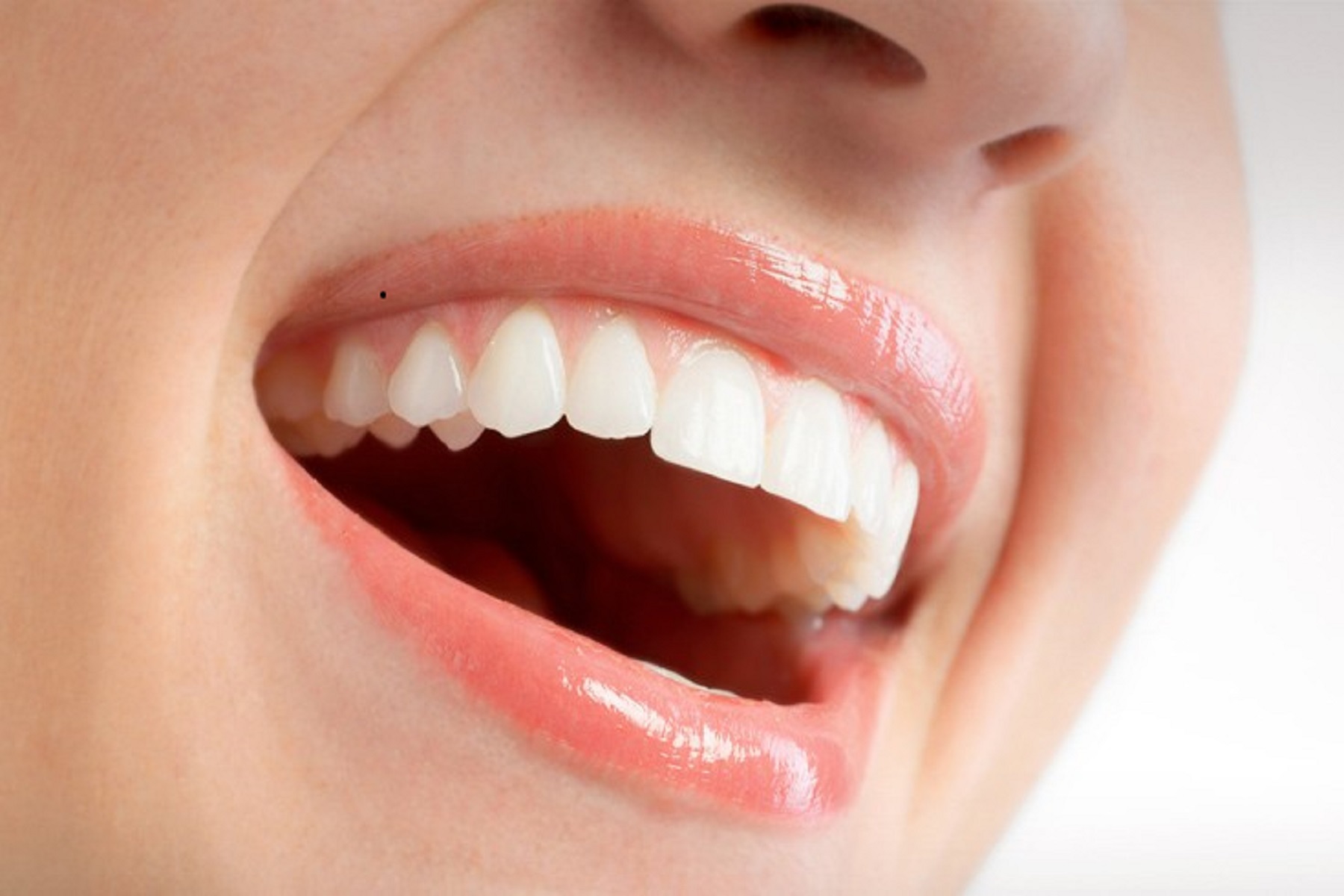 Δόντια Χρώμα: Δείτε τι πρέπει να κάνετε για να διατηρείτε τα δόντια σας λευκά