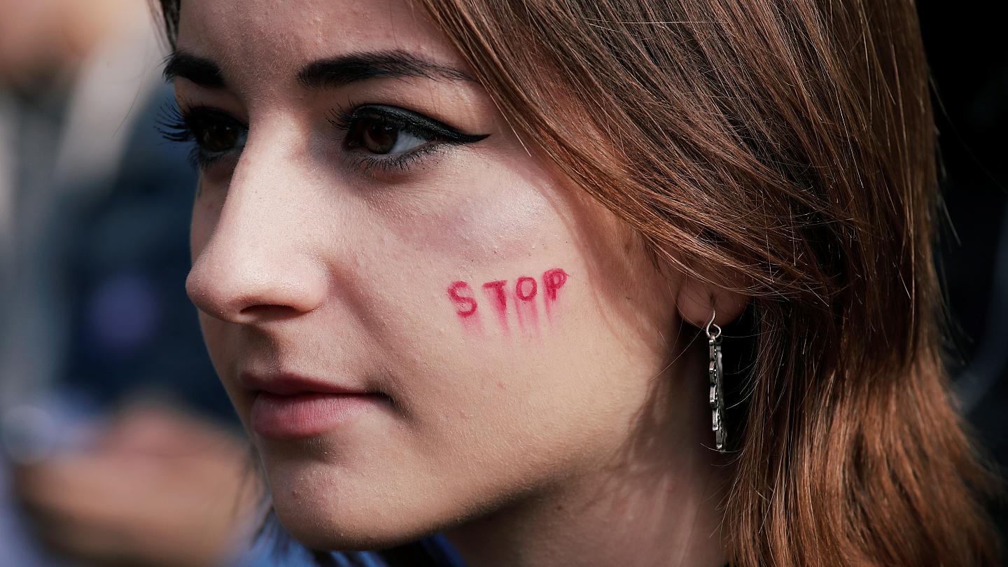 Βία γυναικείο φύλο: Η 1η Ετήσια έκθεση για τη Bία κατά των γυναικών