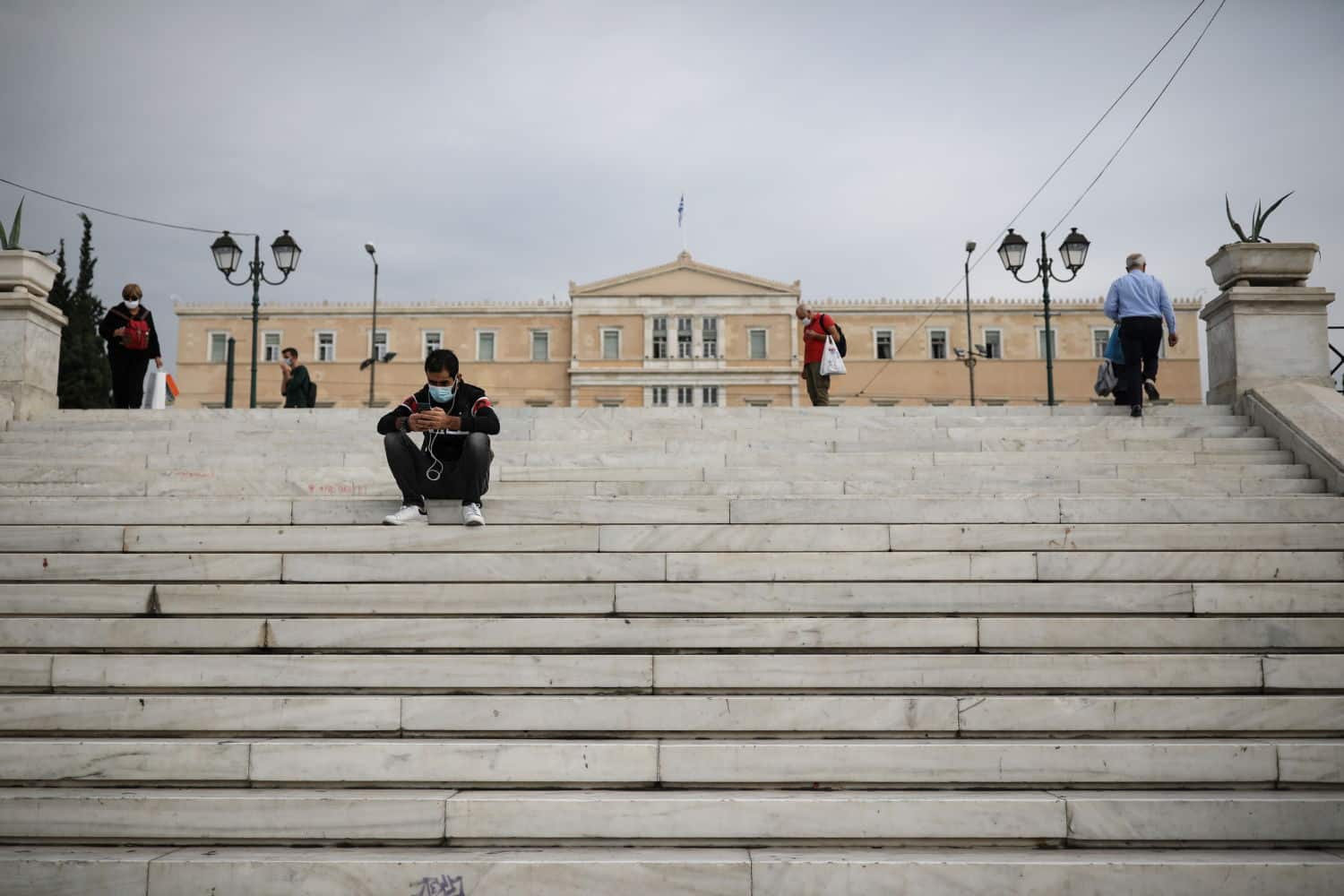 Κορωνοϊός κρούσματα: 327 νέα κρούσματα Αττική – 197 Θεσσαλονίκη