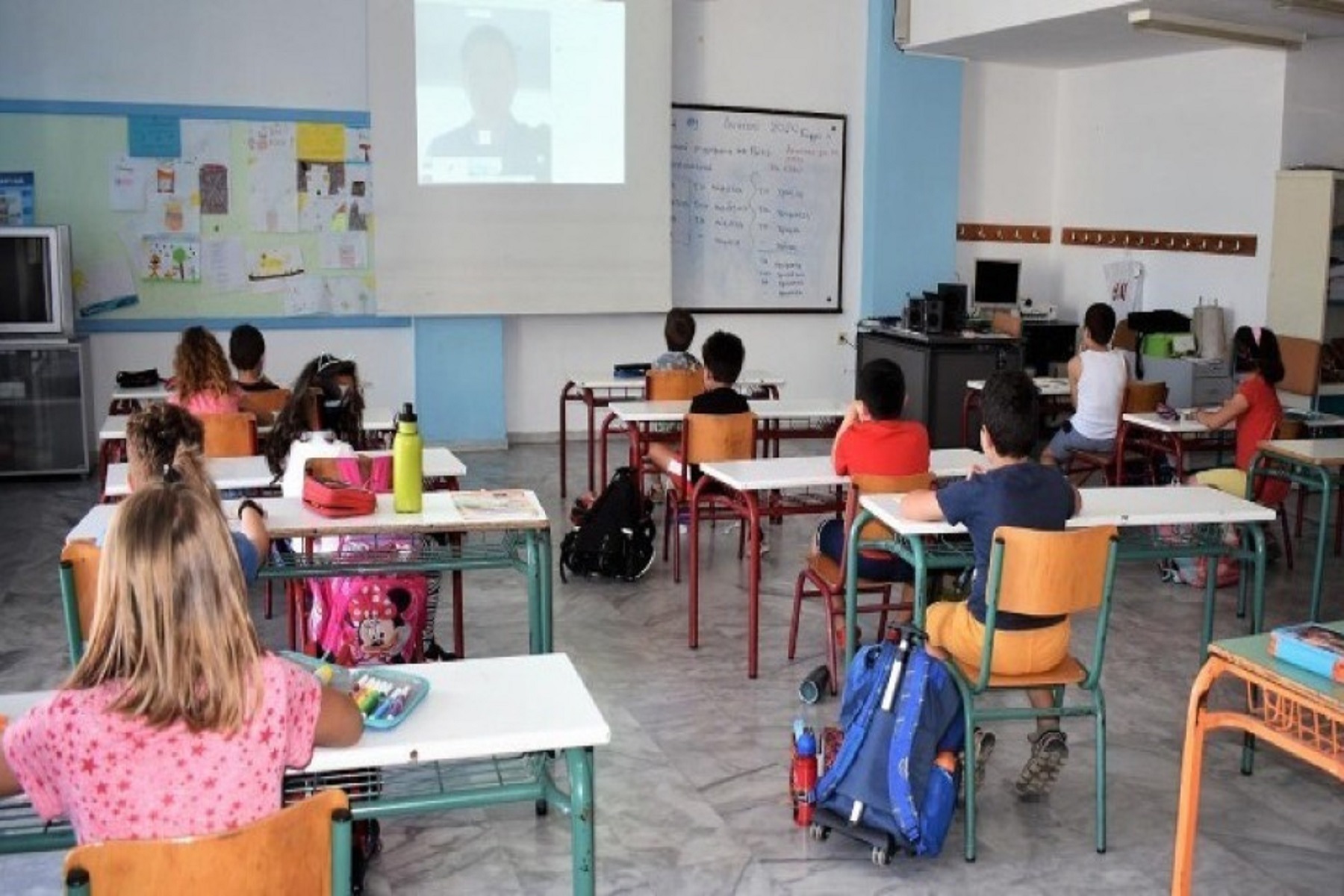 ΠΟΥ Σχολεία: Προτρέπει τις κυβερνήσεις των χωρών για ανοιχτά εκπαιδευτικά Ιδρύματα