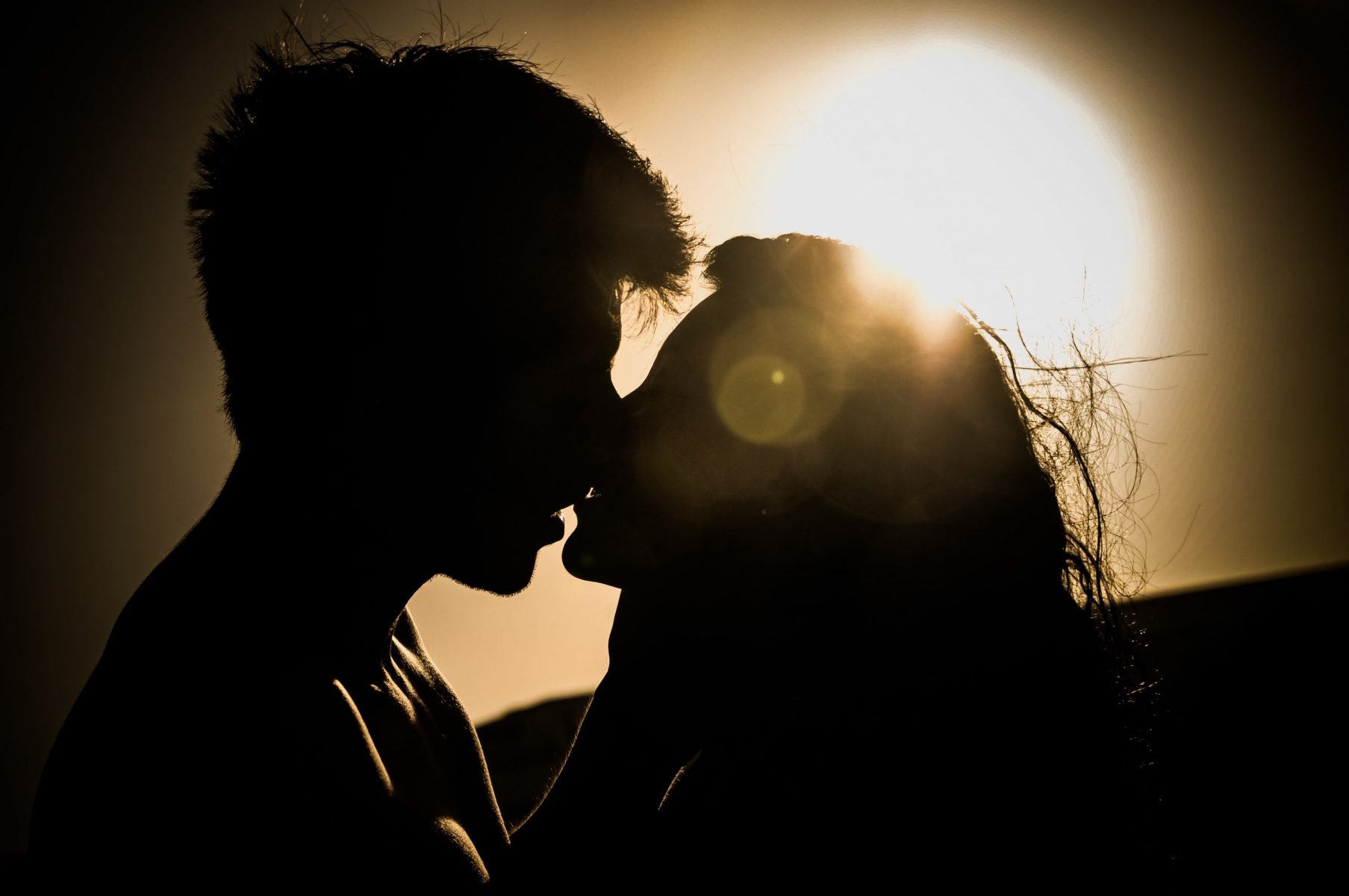 Φιλιά πολλά: Οι ευεργετικές δράσεις του φιλιού στην υγεία