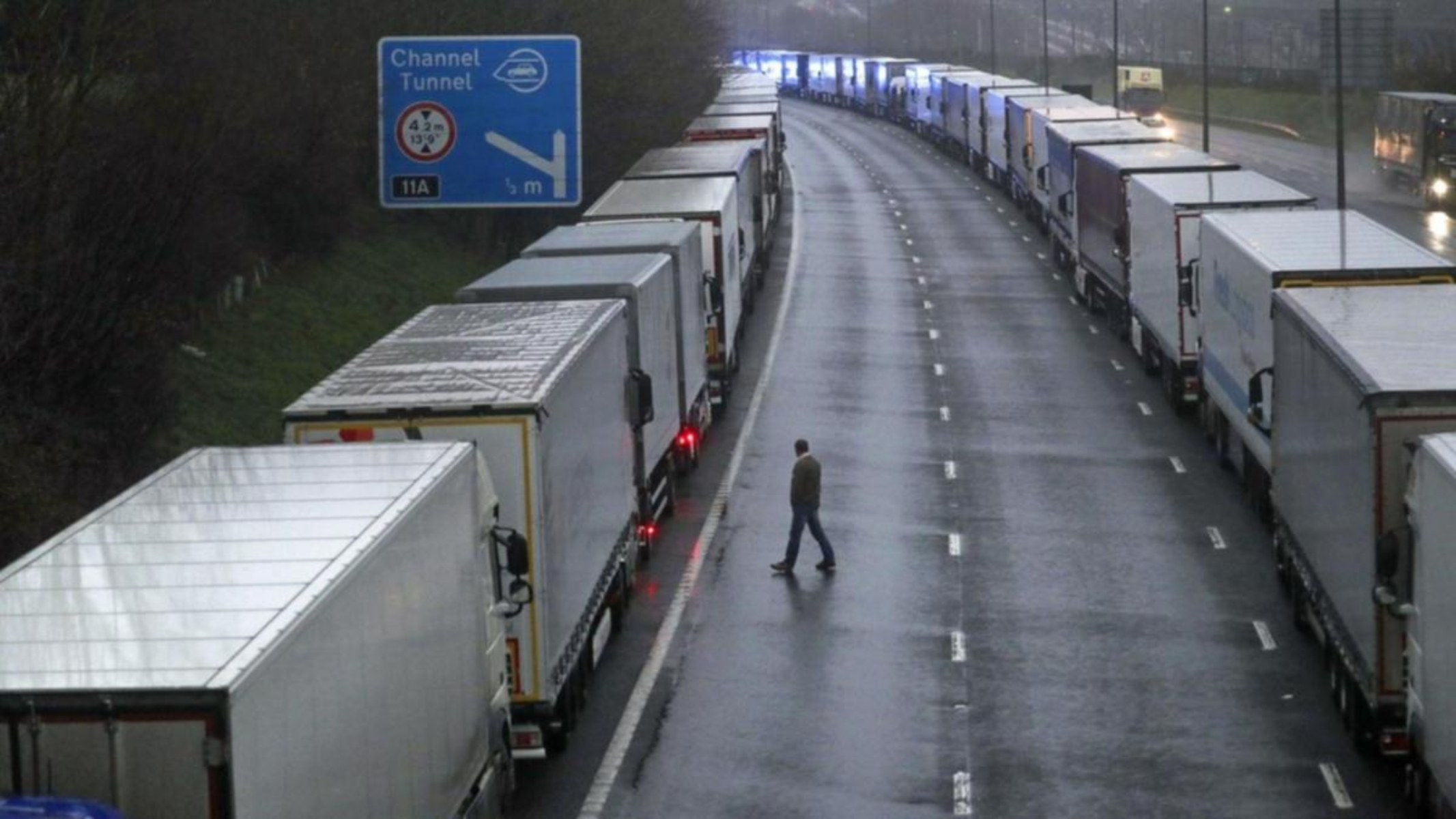 Γαλλία- Βρετανία σύνορα: Ανησυχίες για την μεταφορά τροφίμων [pic,vid]