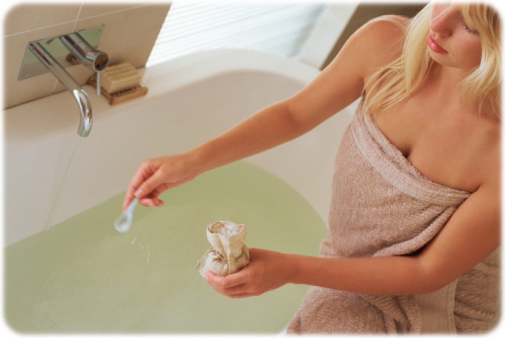 Μπάνιο με θαλασσινό αλάτι: 4 λόγοι να το δοκιμάσετε [vid]