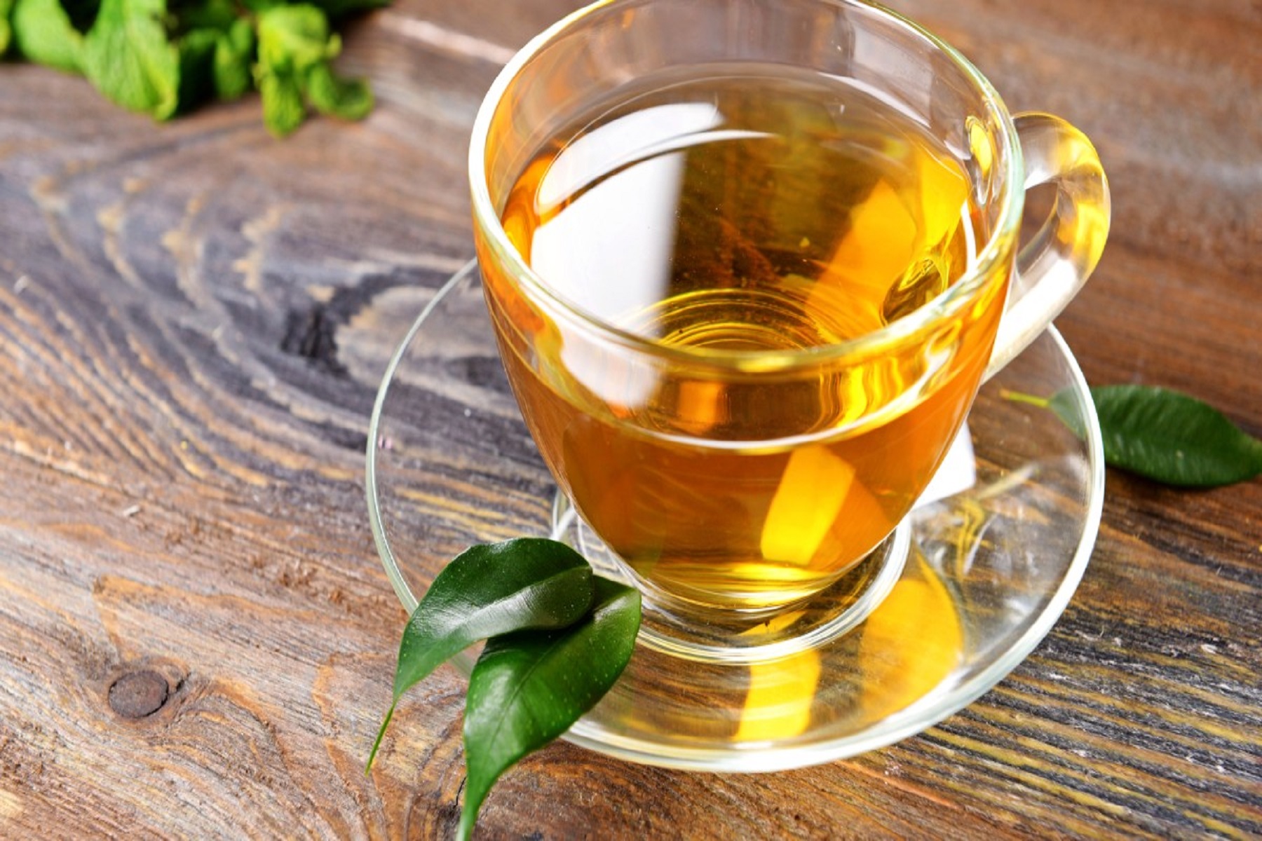 3 2 стакана чая. Чай в стакане. Зеленый чай. Бокал для чая. Стакан с чаем.