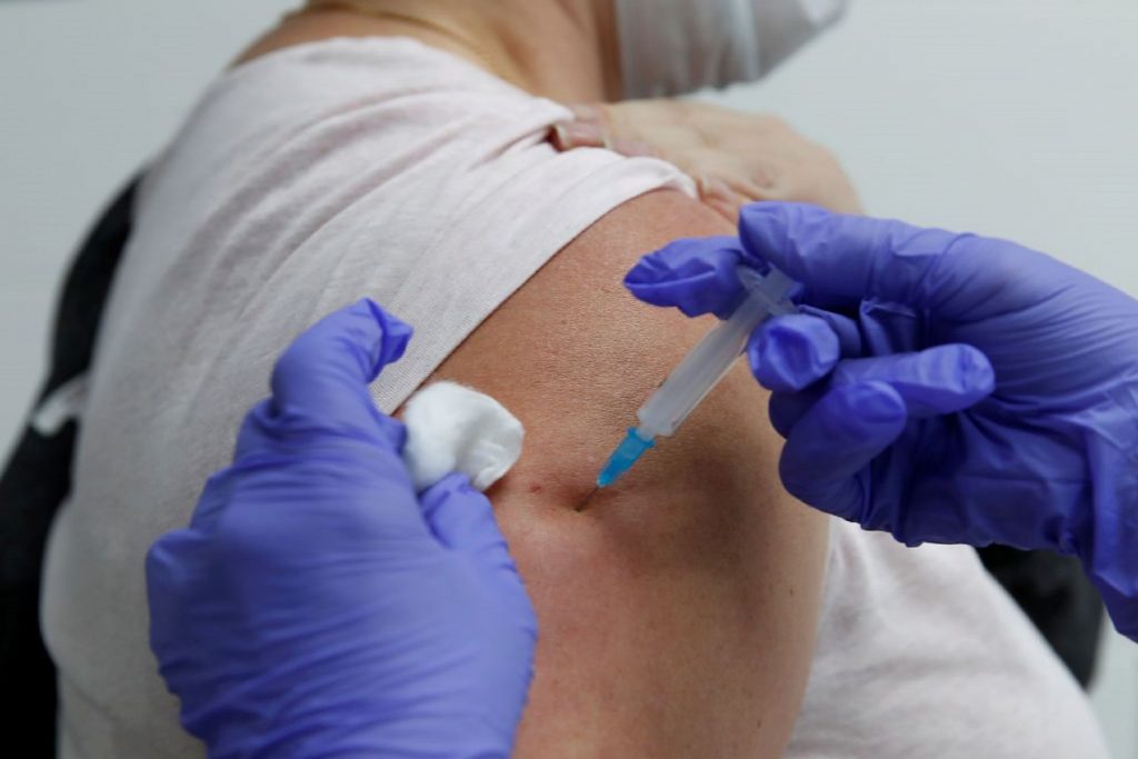 Μόσιαλος: Βάζει προτεραιότητες στην υλοποίηση του εμβολιασμού με τεκμηρίωση