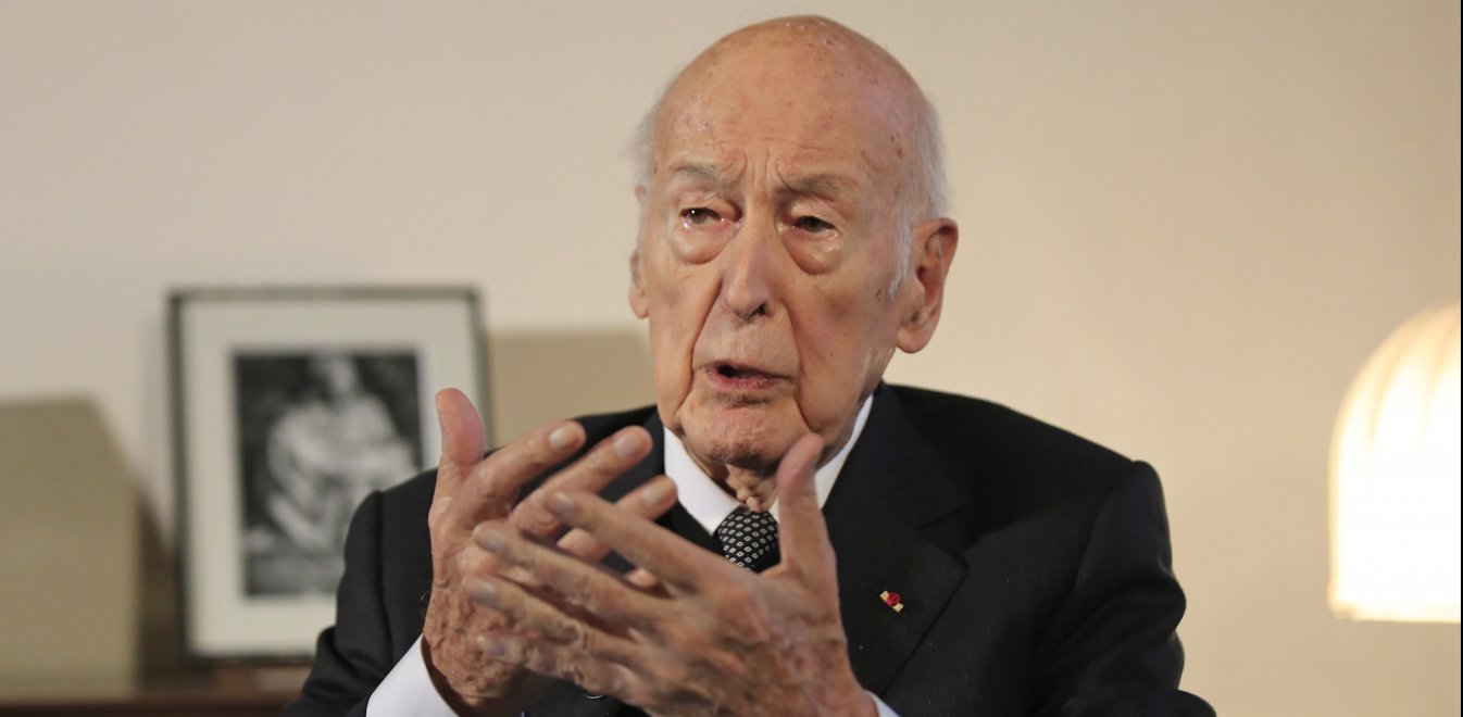 Βαλερί Ζισκάρ ντ’ Εστέν: Απεβίωσε από επιπλοκές του κορωνοϊού ο πρώην πρόεδρος της Γαλλίας