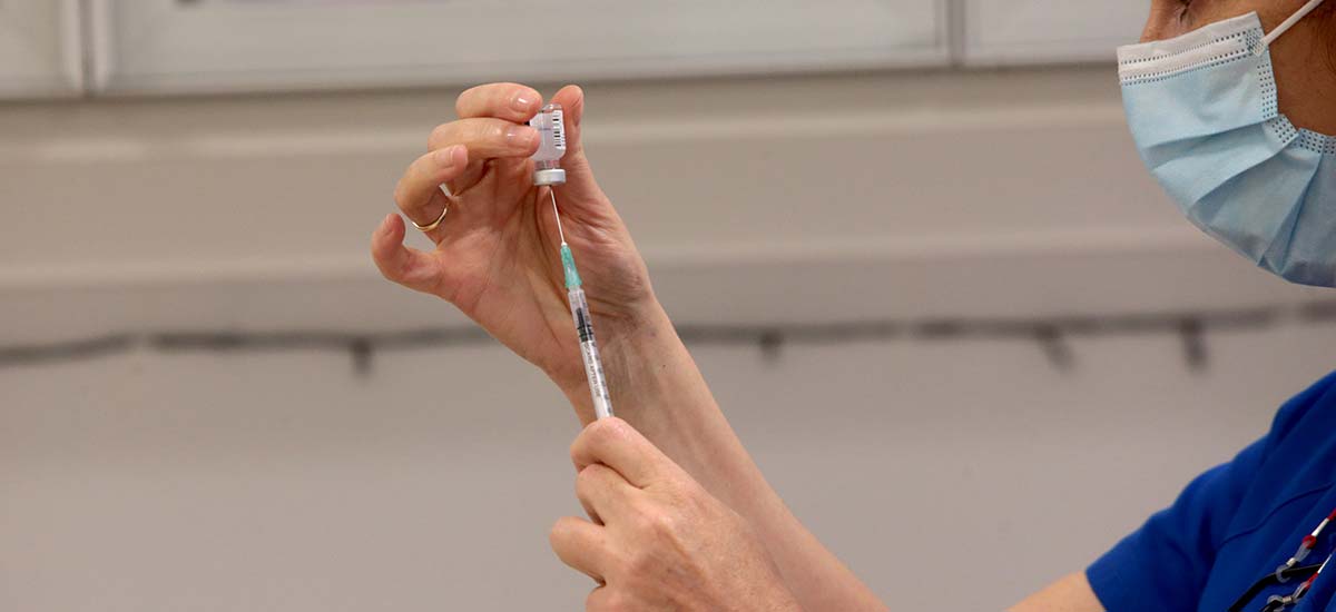 Έρευνα: Εμβόλιο κορωνοϊού και ενέσιμα εμφυτεύματα – Οι παρενέργειες