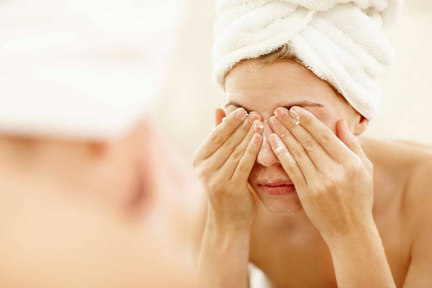 Λαμπερό δέρμα: Δύο τρόποι ενίσχυσης της λάμψης του δέρματος σας
