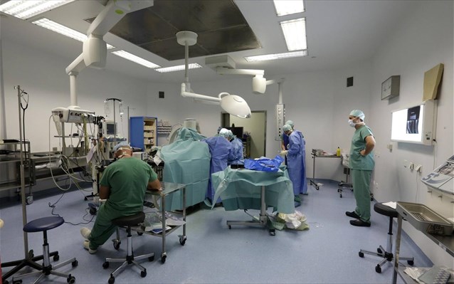 Γαλλία: Μεταμόσχευση χεριών από τον ώμο για πρώτη φορά στα χρονικά 7