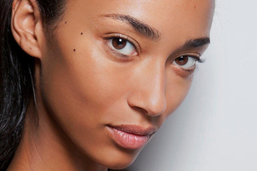 Πορώδες δέρμα: Ποιοι είναι οι καλύτεροι τρόποι για να μικρύνετε τους πόρους στο πρόσωπό σας;