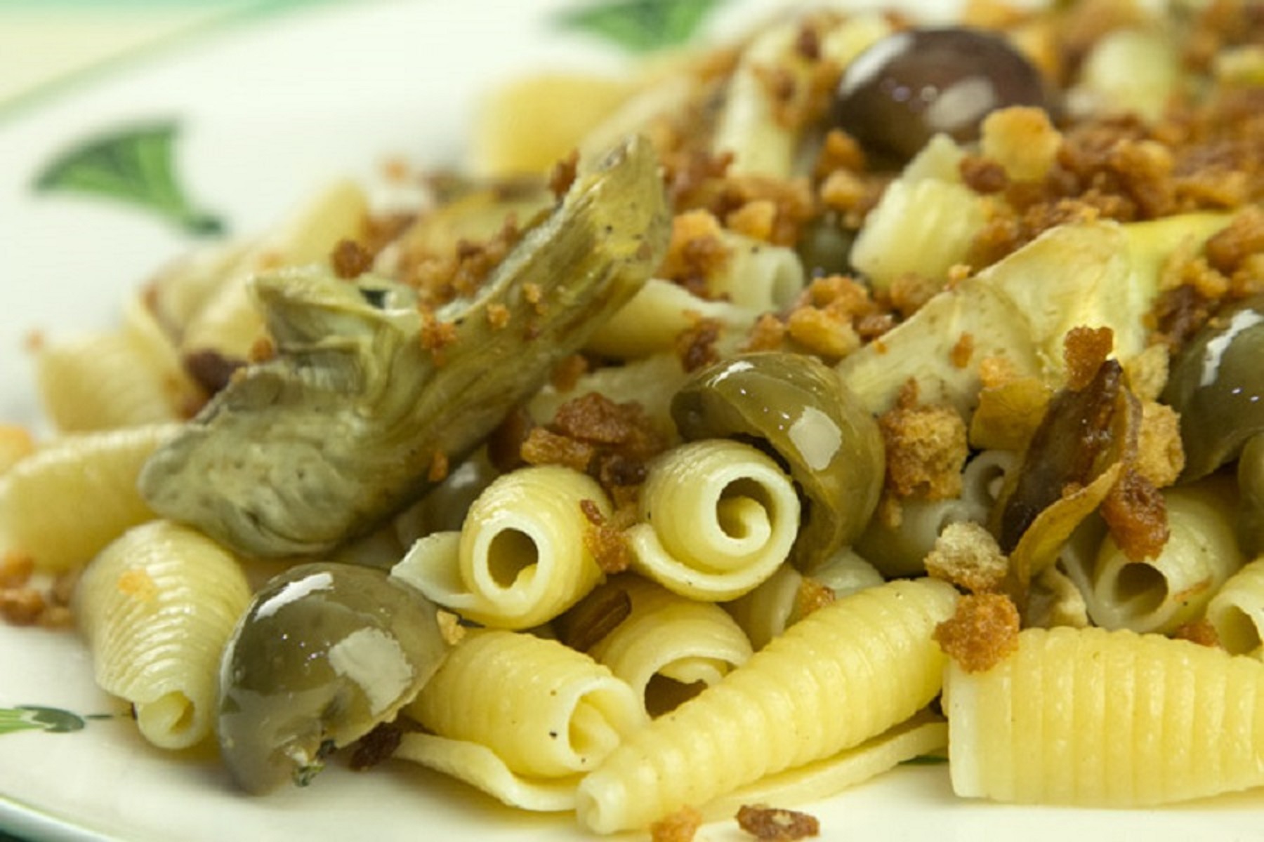 Ζυμαρικά Vegan: Castellane με αγκινάρες, ελιές και φρυγανιά