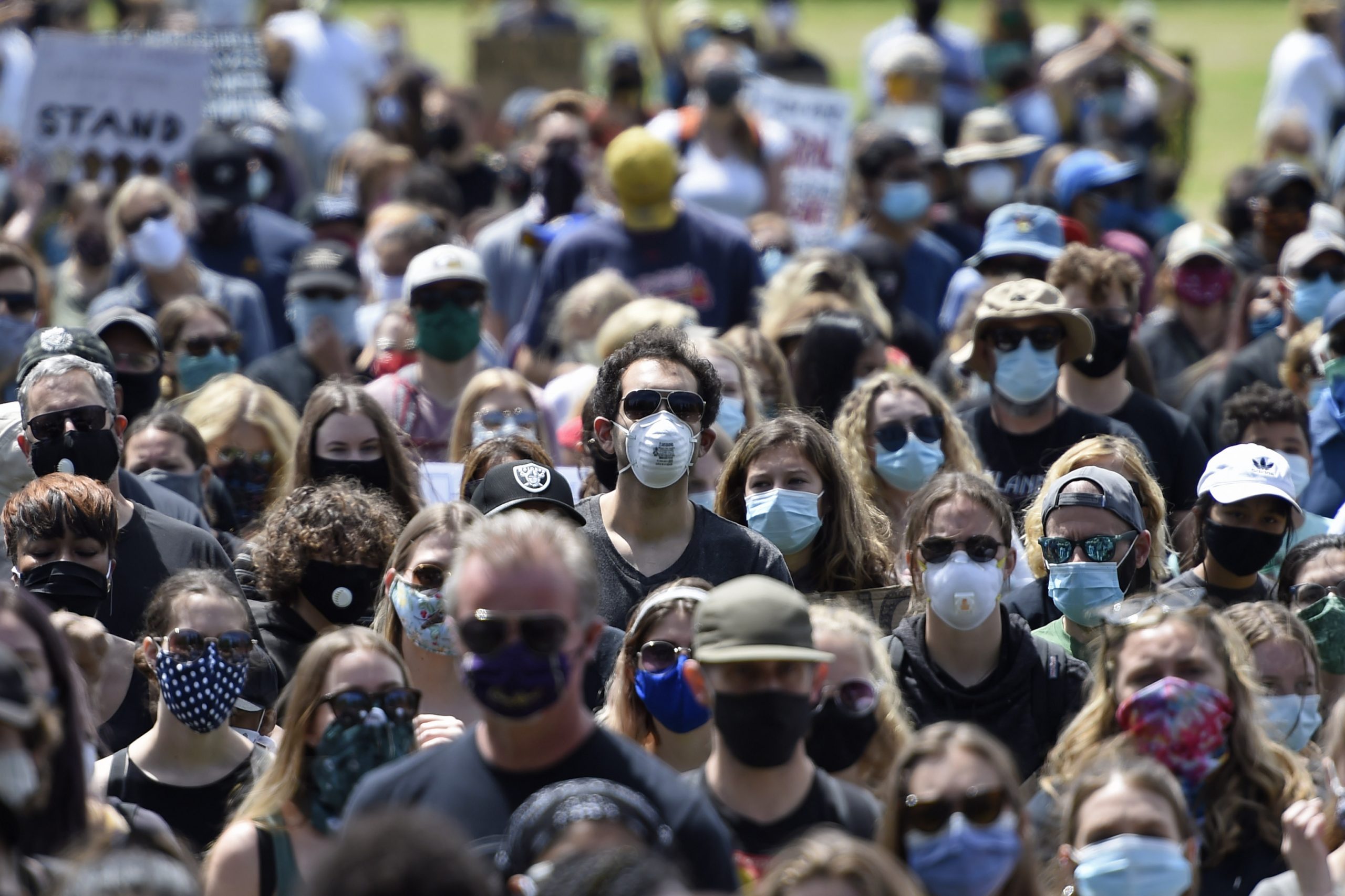 Κορωνοϊός Εξάπλωση: Περισσότερο τώρα παρά ποτέ αναγκαία η μάσκα στα ΜΜΕ