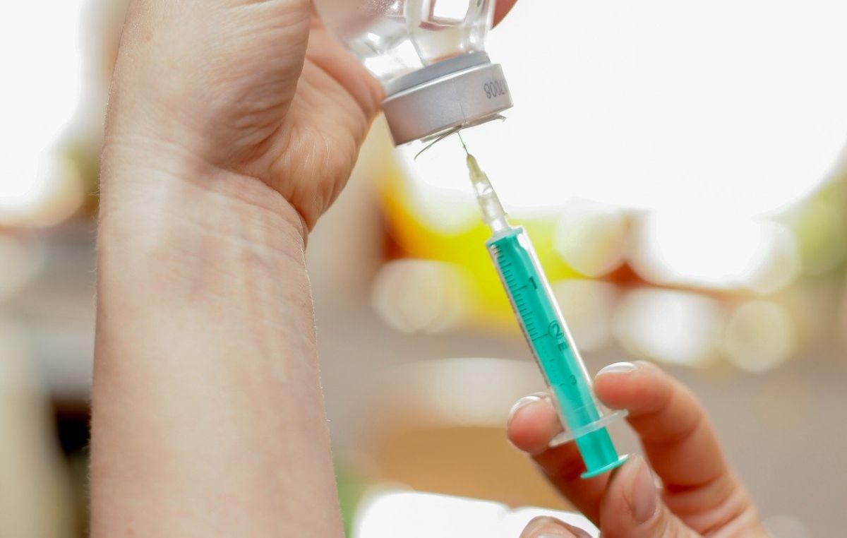 Κορωνοϊός: Άρχισαν να εμβολιάζονται οι ηλικιωμένοι άνω των 85