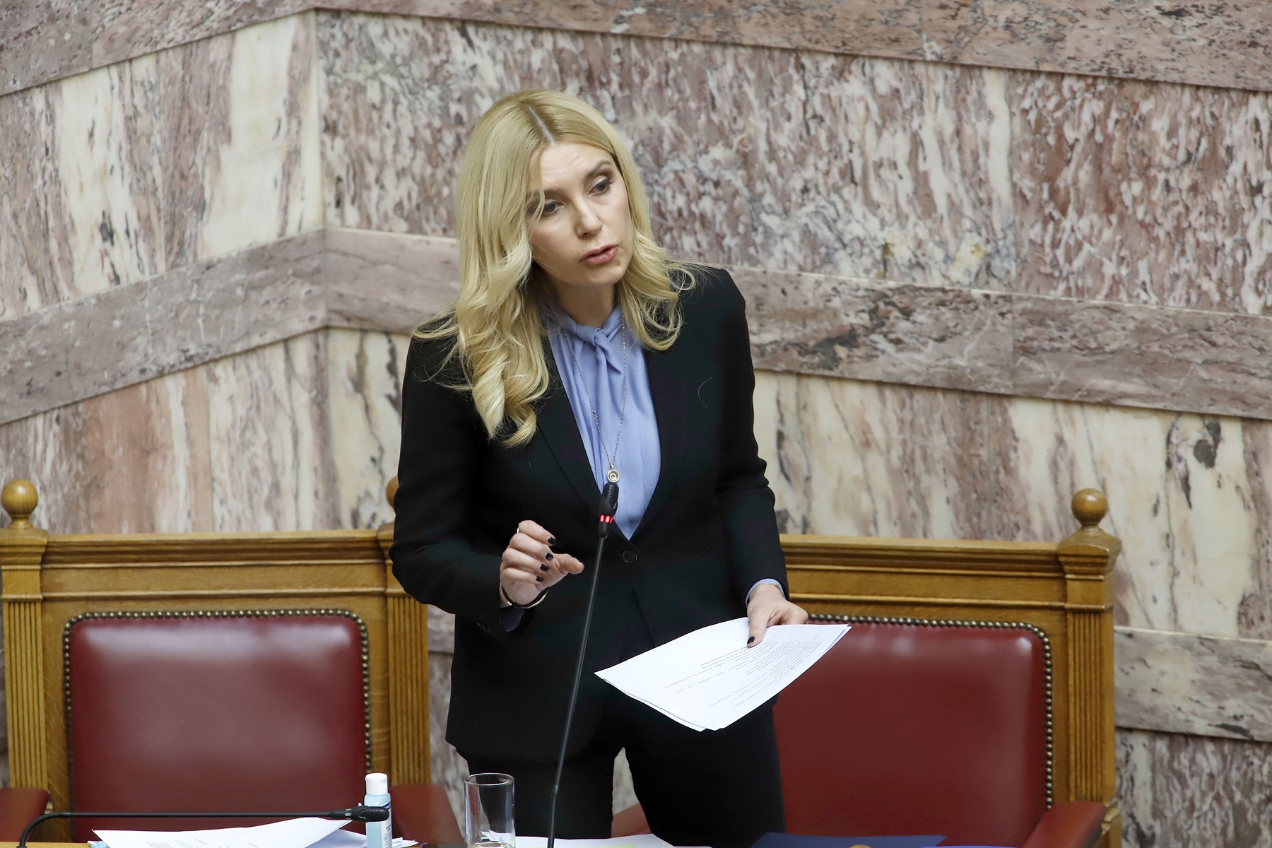 Υφυπουργός Αραμπατζή: Κατηγορηματική η απάντηση στη Βουλή για το στέλεχος κορωνοϊού στα μινκ της Δυτικής Μακεδονίας