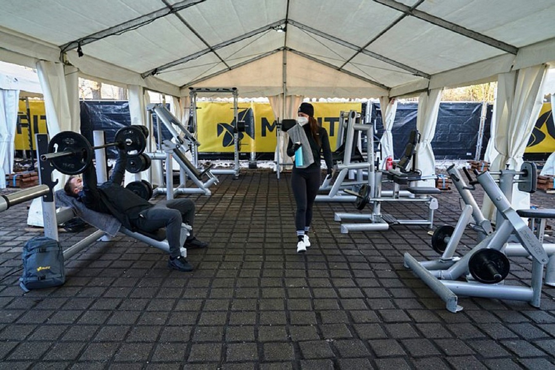 Άθληση Κορωνοϊός: Πλήρως εξοπλισμένοι εξωτερικοί χώροι άθλησης σε δέκα πόλεις της Γερμανίας από τη «McFit»