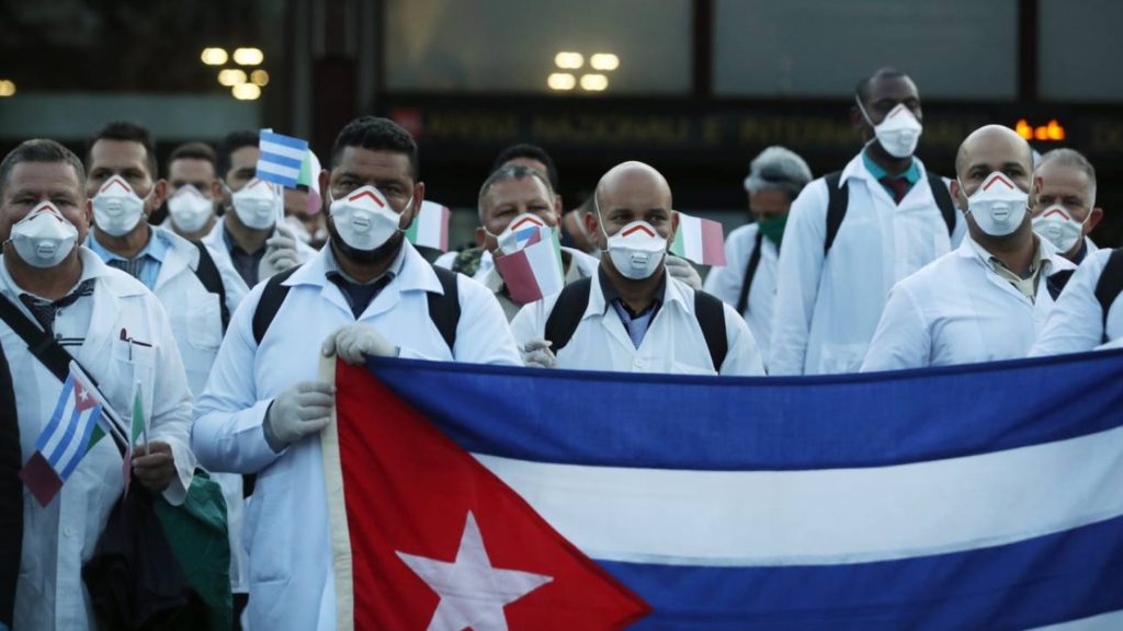 Η Κούβα θέλει να εμβολιάσει και τους τουρίστες της 