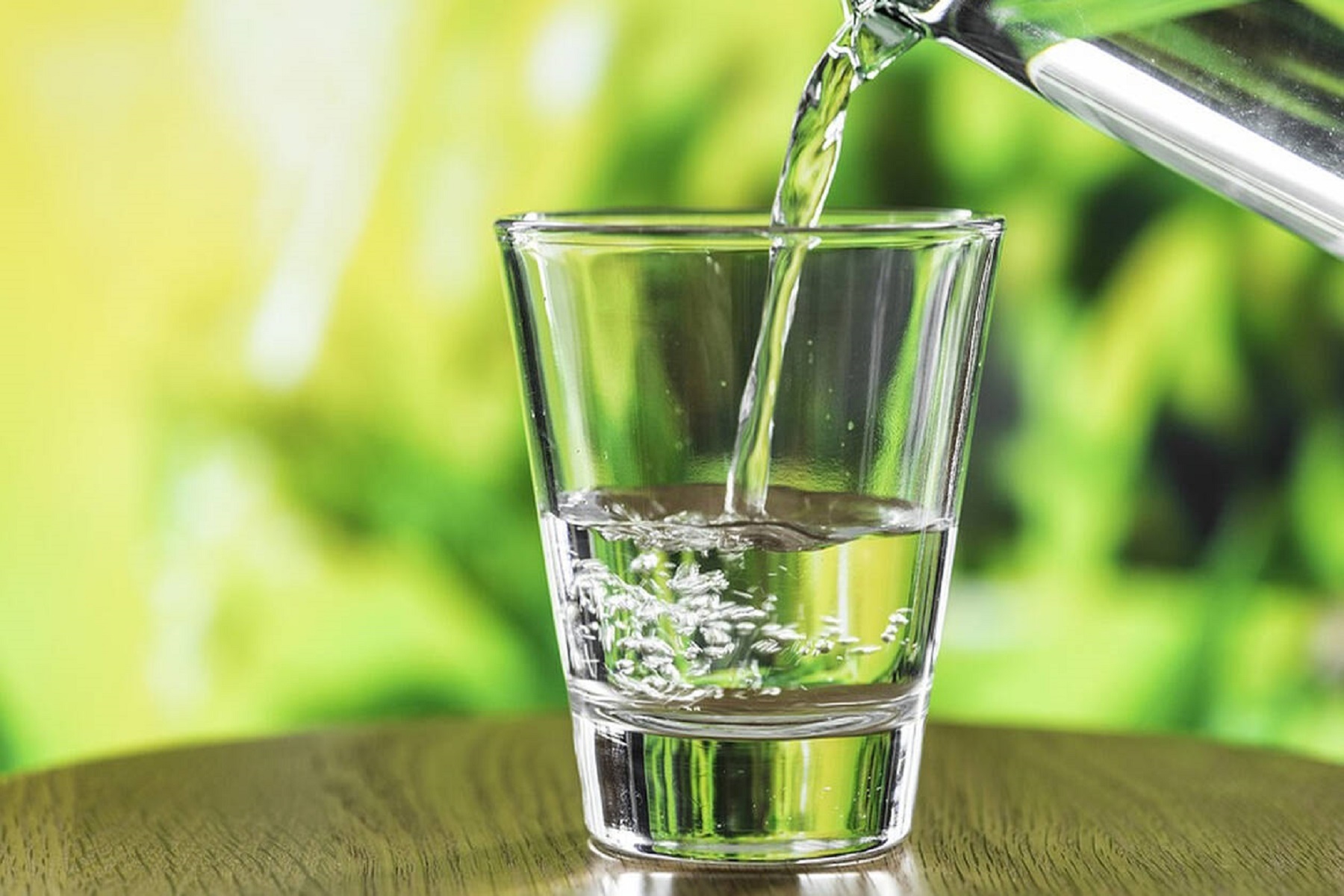 Νερό Ενυδάτωση: Αρνητικές οι συνέπειες της υπερβολικής κατανάλωσης