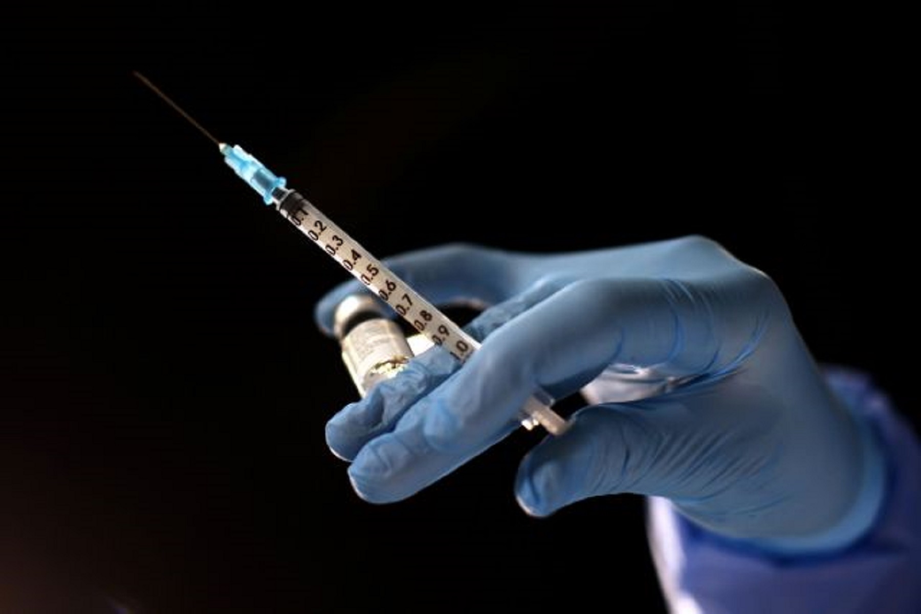 Εμβόλιο: Στο 85% η αποτελεσματικότητα των Pfizer/BioNTech μετά την 1η δόση