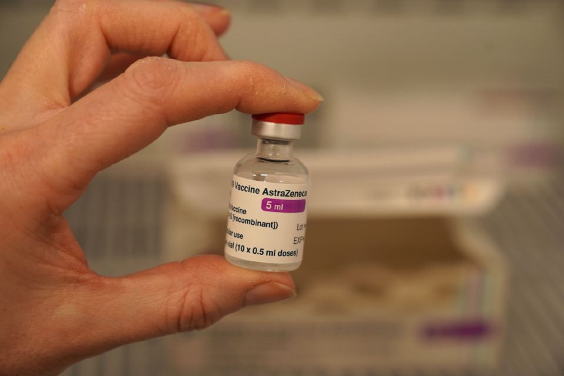 AstraZeneca Εμβόλιο: Προβληματίζει ο εμβολιασμός σε πολίτες άνω των 65