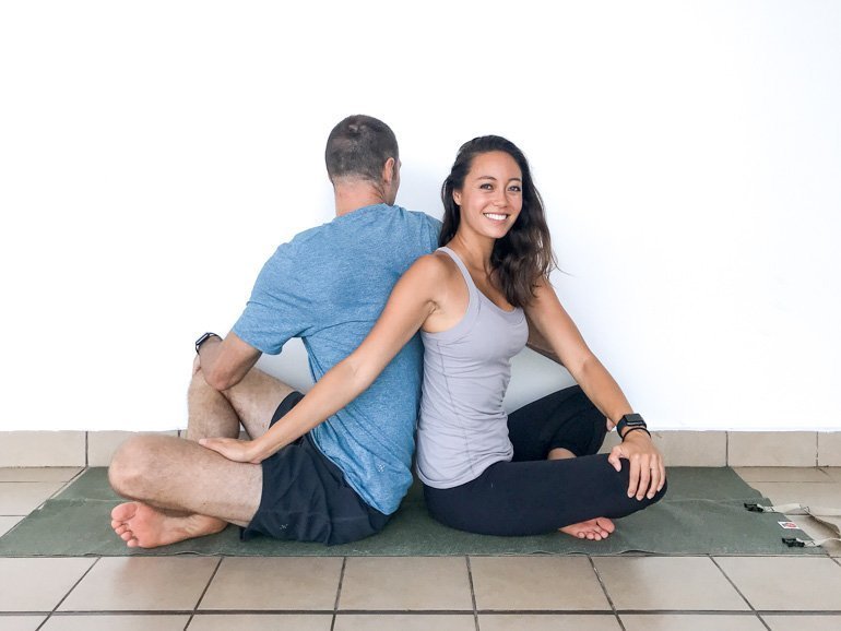 Ζευγάρια Yoga: Πώς η yoga μπορεί να ενισχύσει τη ζωή του ζευγαριού
