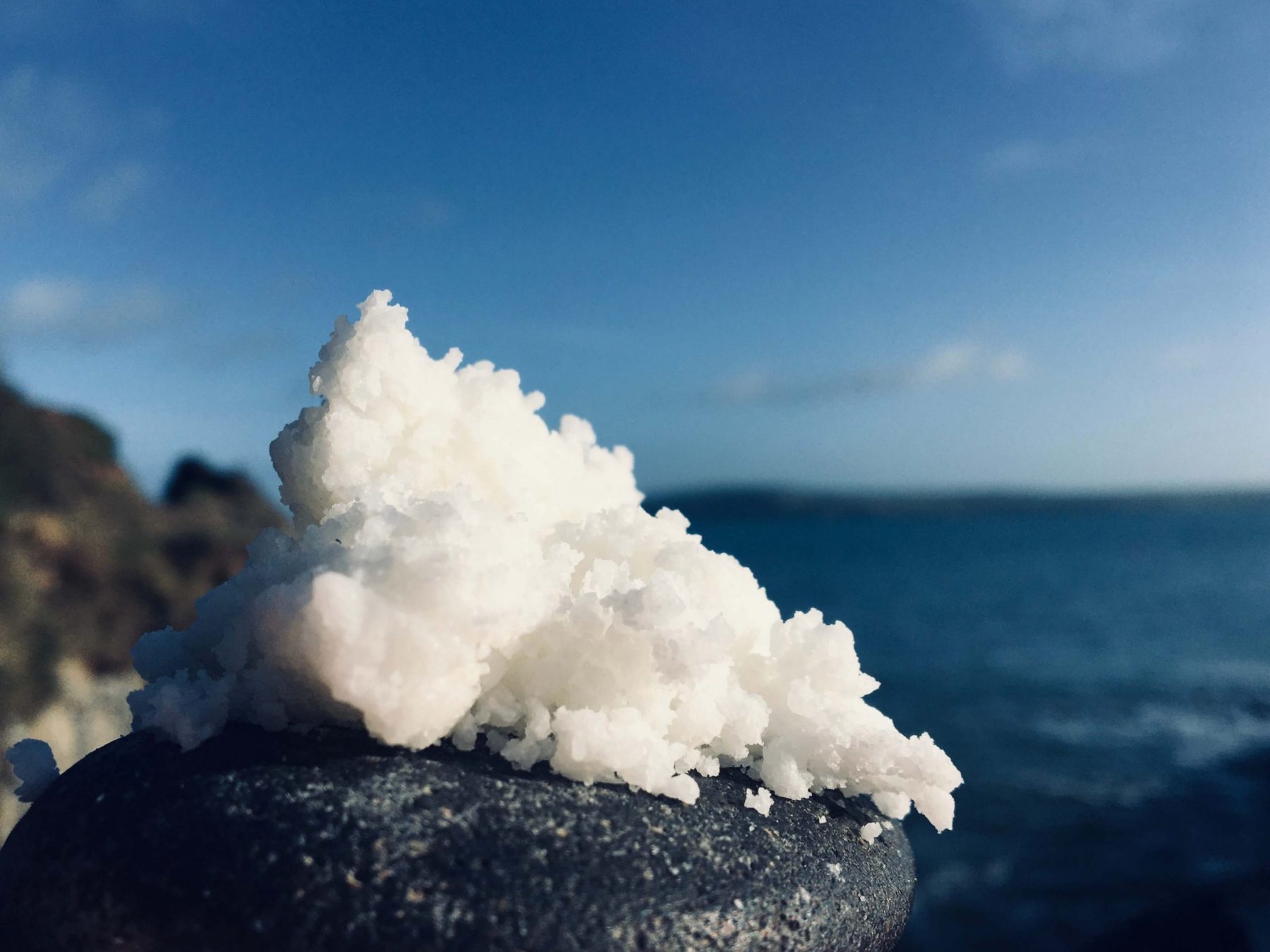 Θάλασσα Αλάτι Ομορφιά: Σπιτικό scrub απολέπισης με θαλασσινό αλάτι για βαθύ καθαρισμό και θρέψη [vid]