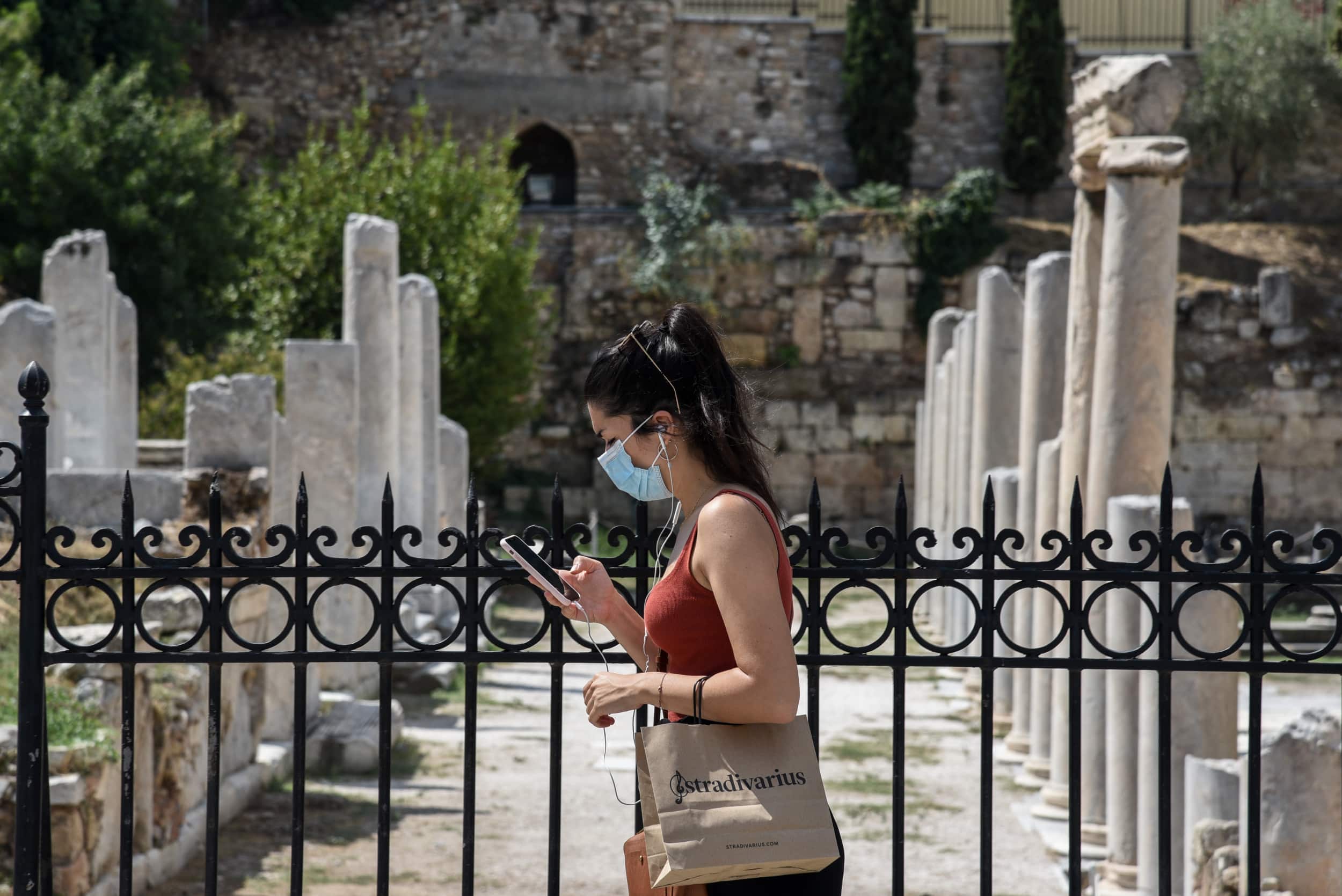 Lockdown μέτρα απαγόρευση: Ανοίγουν κομμωτήρια, αρχαιολογικοί χώροι και πάρκα