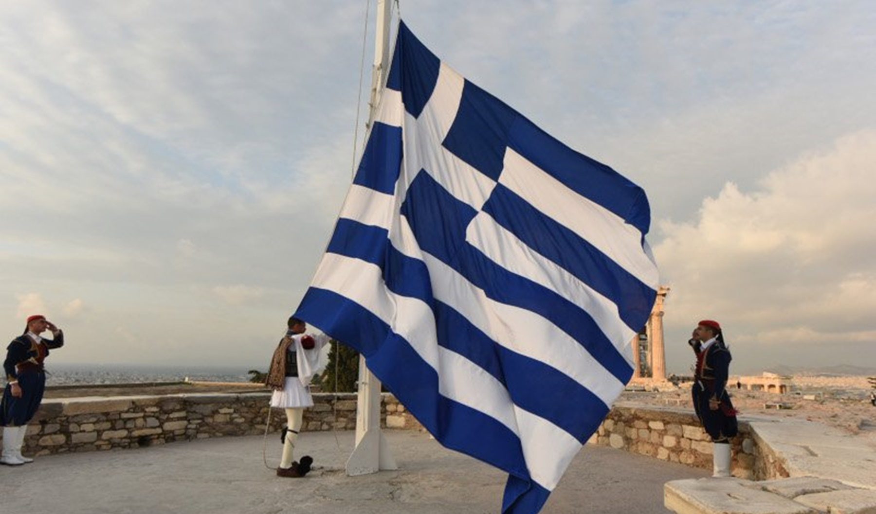 25η Μαρτίου εκδηλώσεις: Δείτε την τελετή έπαρσης της ελληνικής σημαίας